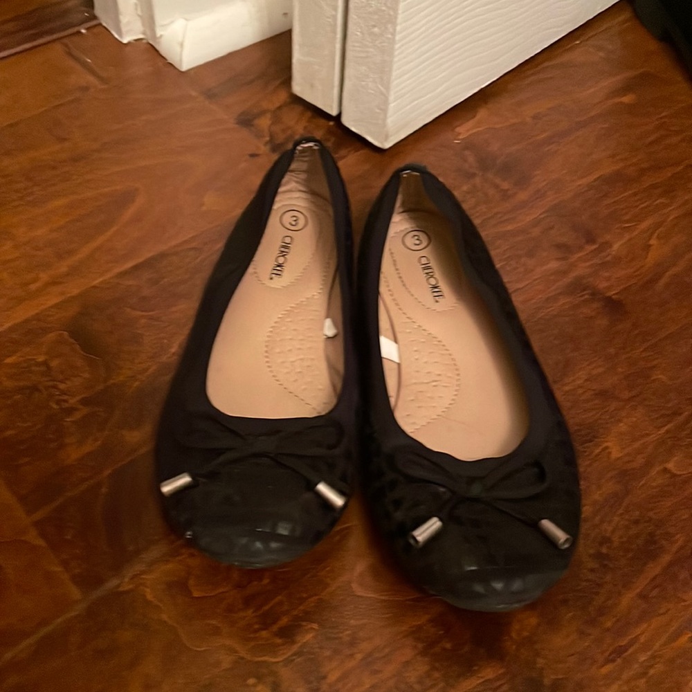 Black dress shoes are size 3 little girl and have been worn.